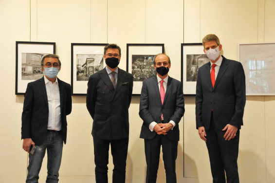 (From left) Opening ceremony by participating artist Mr. Chun Wai, Chairman Emeritus of Le French May Dr. Andrew. S. Yuen, Consul General of France in Hong Kong and Macao Mr. Alexandre Giorgini and UMAG Director Dr Florian Knothe.